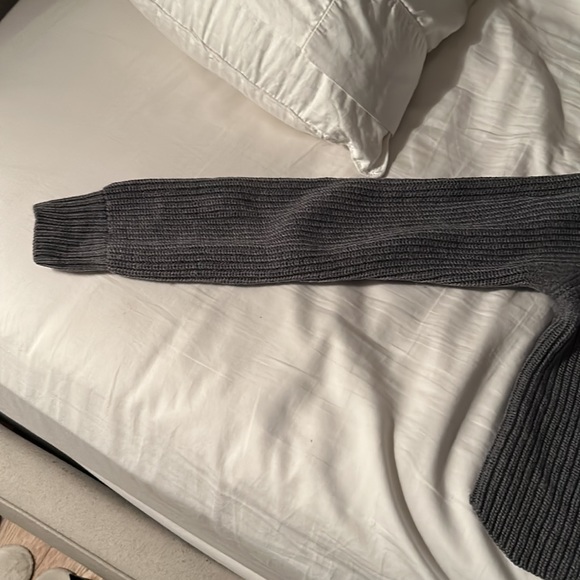 Aritzia crop scallop sweater. - Picture 4 of 4